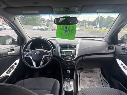 2013 Hyundai Accent SE