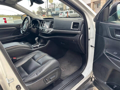 2017 Toyota Highlander SE
