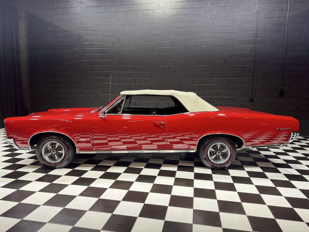 1966 Pontiac GTO 6