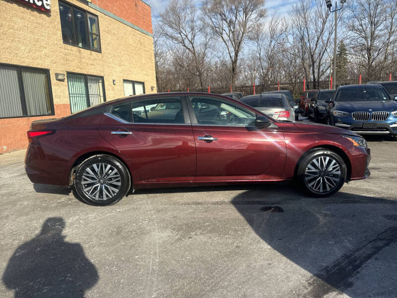 2024 Nissan Altima SV photo 7