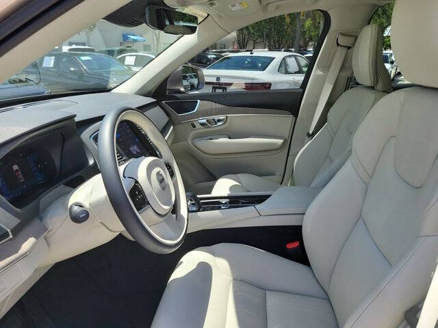 2025 Volvo XC90 B6 Core Bright Theme
