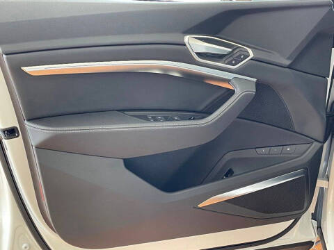 2022 Audi e-tron quattro Premium Plus