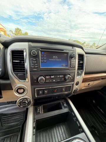 2017 Nissan Titan SV