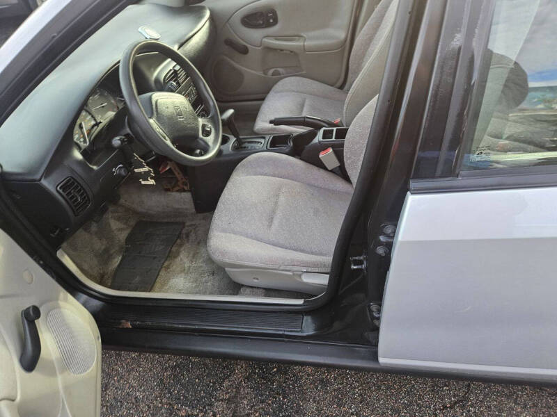 2001 Saturn S-Series SL1