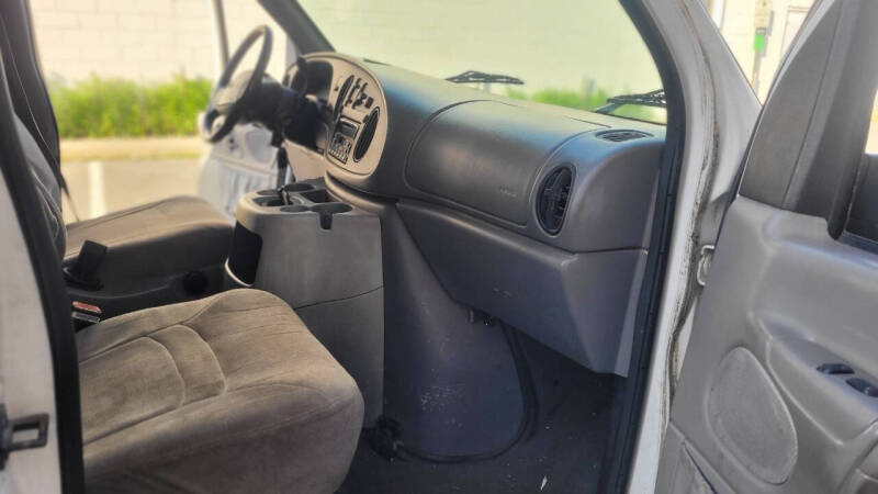 2000 Ford E-150 Chateau