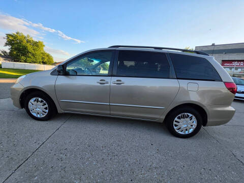 2004 Toyota Sienna LE 7 Passenger