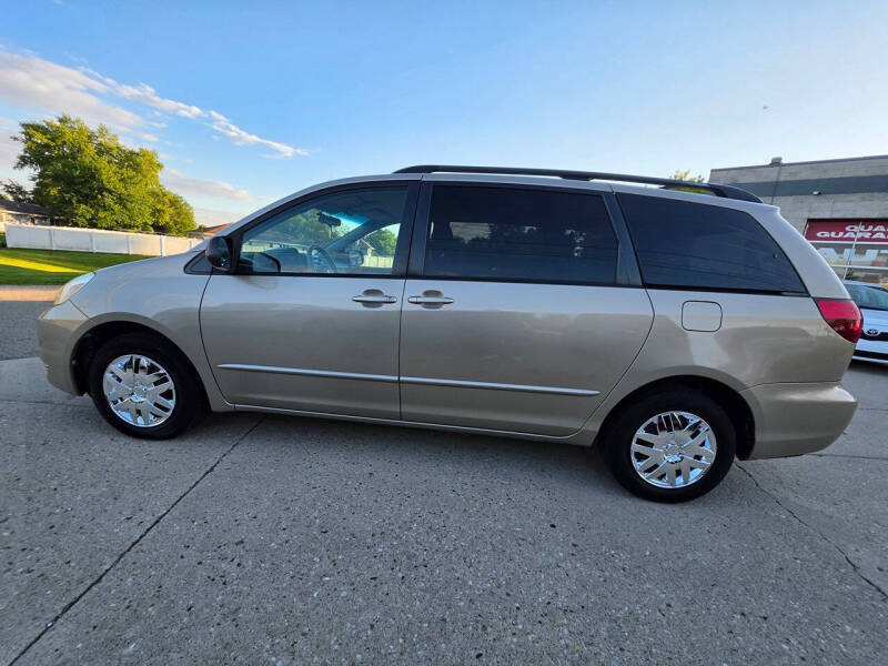 2004 Toyota Sienna LE 7 Passenger
