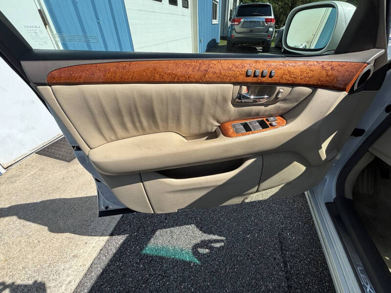 2004 Lexus LS 430 - Photo 9