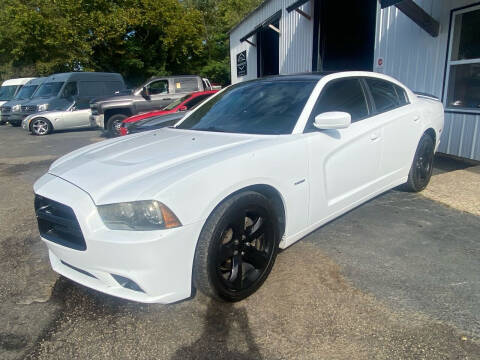 2014 Dodge Charger for sale at Monroe Auto's, LLC in Parsons TN