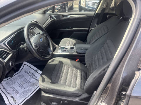 2017 Ford Fusion SE