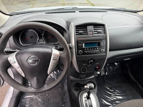 2018 Nissan Versa SV