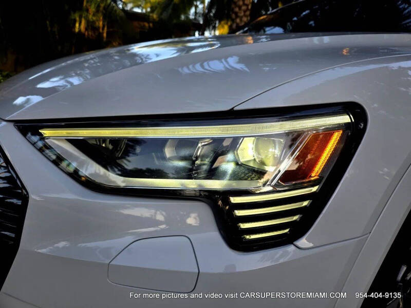 2021 Audi e-tron quattro Premium