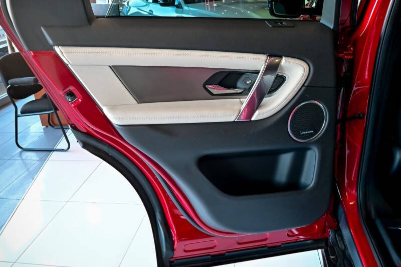 2022 Land Rover Discovery Sport P250 SE R-Dynamic