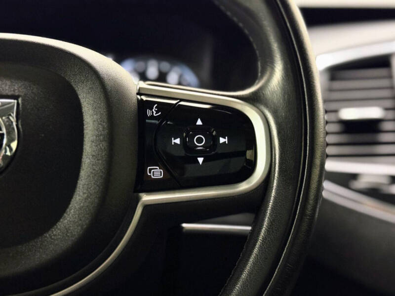 2020 Volvo XC90 T5 Momentum