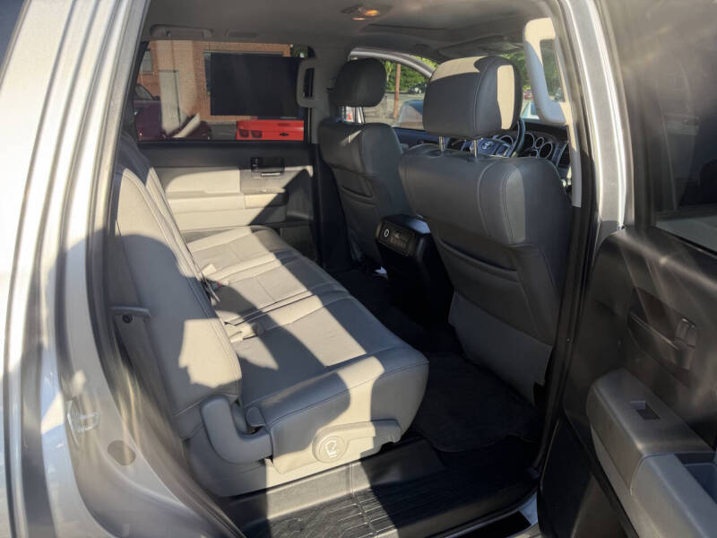 2016 Toyota Sequoia SR5