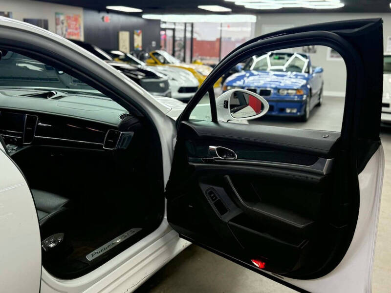 2016 Porsche Panamera GTS