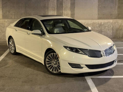 2013 Lincoln MKZ for sale at DISTINCT AUTO GROUP LLC in Kent OH