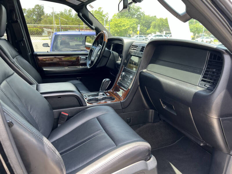 2016 Lincoln Navigator Select
