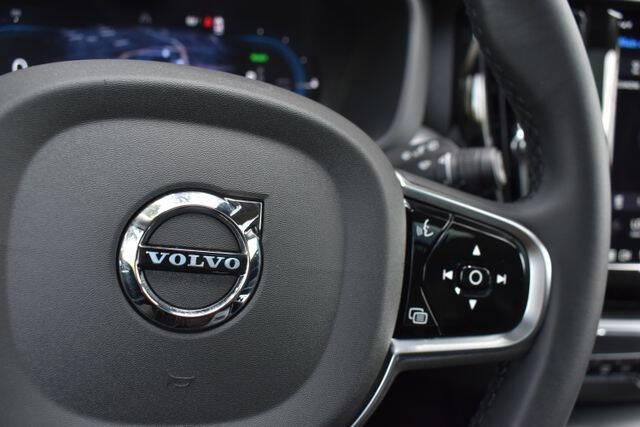 2025 Volvo XC60 T8 Plus Dark Theme