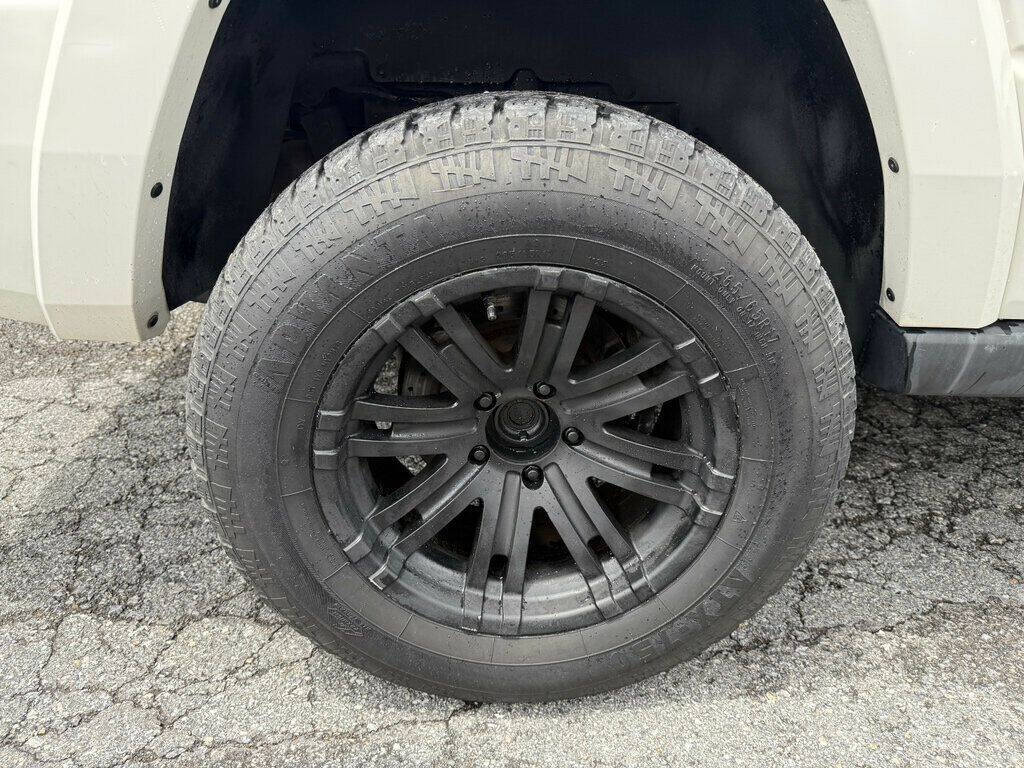 2010 Jeep Commander 11