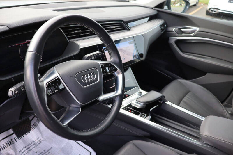 2021 Audi e-tron quattro Premium Plus