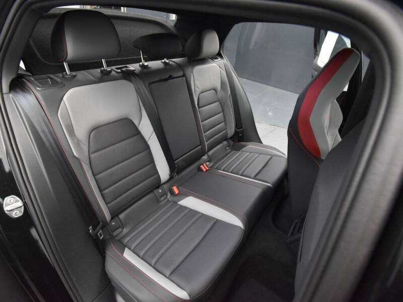 2025 Volkswagen Golf GTI SE