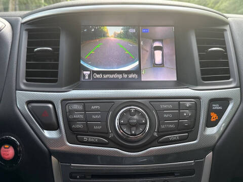 2017 Nissan Pathfinder SL