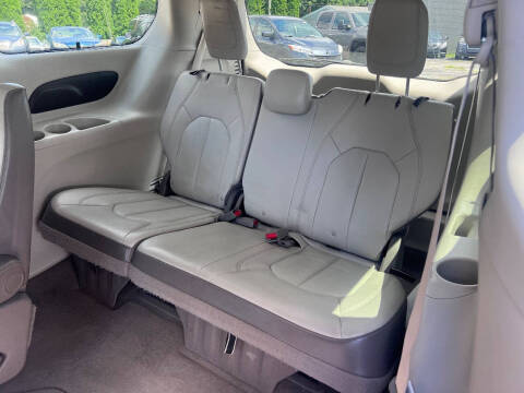 2017 Chrysler Pacifica Touring-L