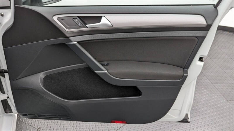 2016 Volkswagen e-Golf SE