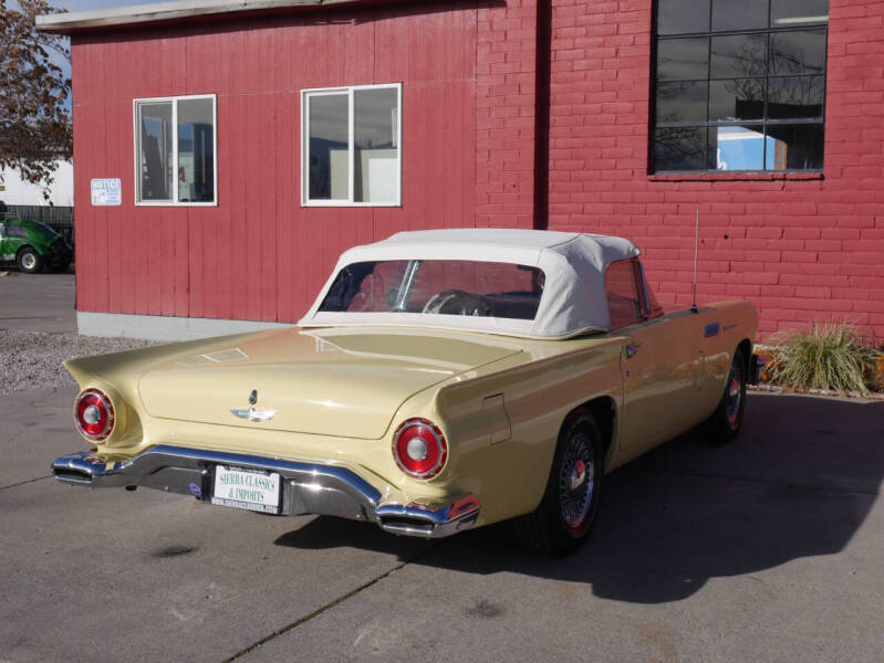 1957 Ford Thunderbird