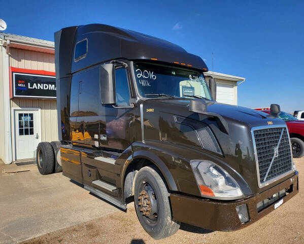 2016 Volvo VNL for sale at LANDMARK AUTO GROUP LLC in Weston, NE