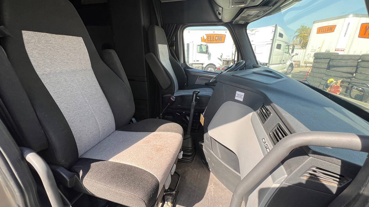 2020 Freightliner Cascadia for sale at KING TRUCK TRAILER SALES in Bakersfield, CA