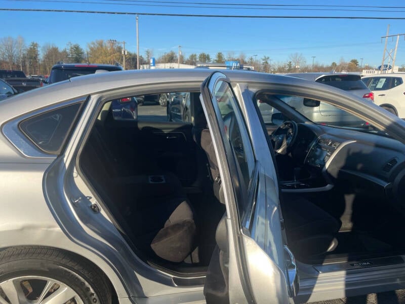 2013 Nissan Altima Sedan SV photo 11