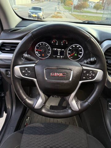 2017 GMC Acadia SLE-2