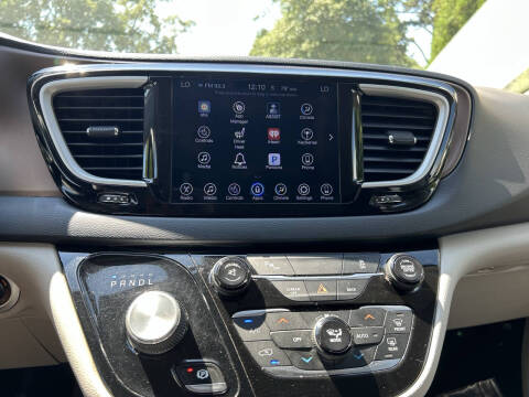 2017 Chrysler Pacifica Touring-L