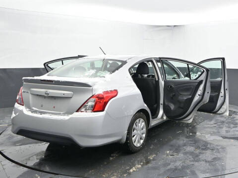 2019 Nissan Versa S Plus