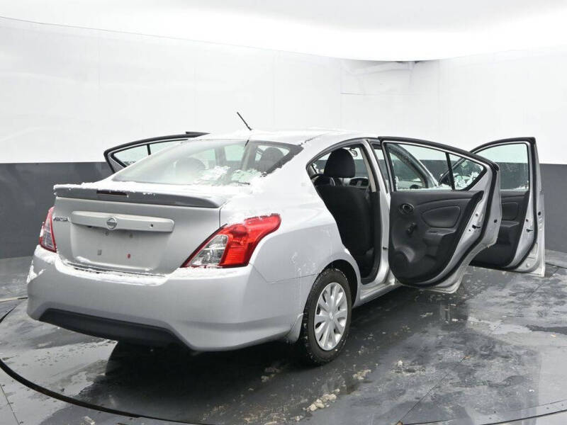 2019 Nissan Versa S Plus