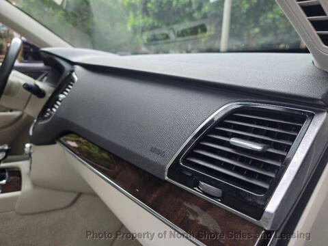 2016 Volvo XC90 T6 Momentum