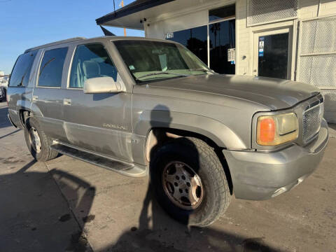 2000 Cadillac Escalade