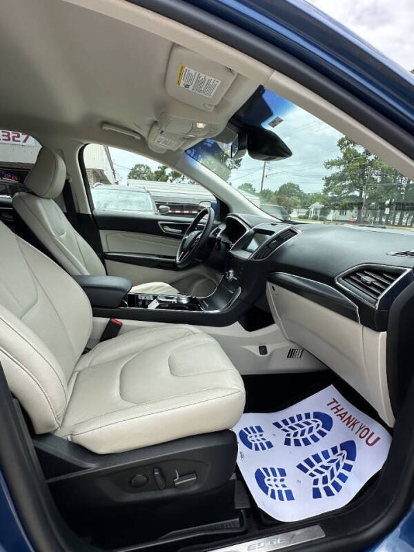2020 Ford Edge Titanium