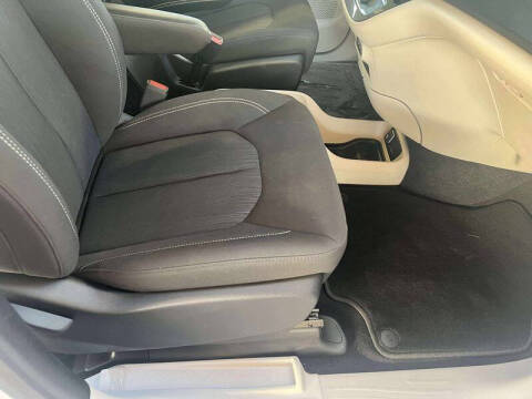 2024 Chrysler Voyager LX