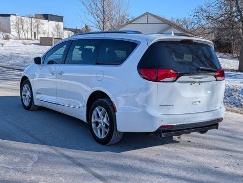2017 Chrysler Pacifica Touring-L Plus