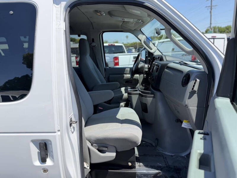 2009 Ford E-Series E-350 SD XLT