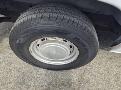 2003 Ford E-Series E-150 Base