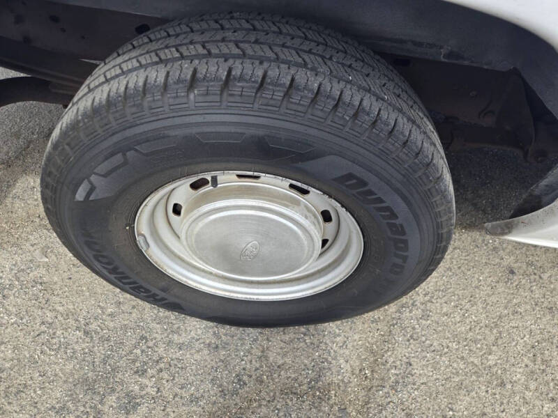 2003 Ford E-Series E-150 Base