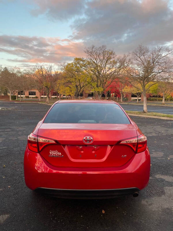 2019 Toyota Corolla LE photo 5