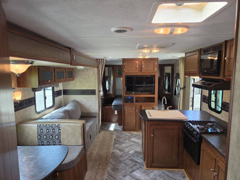 2015 KEYSTONE BULLET ULTRA-LITE 251RBS
