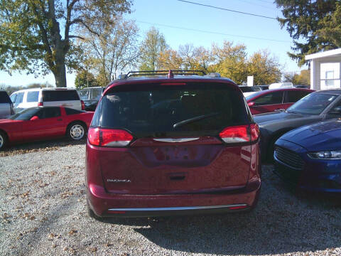 2017 Chrysler Pacifica Touring-L Plus
