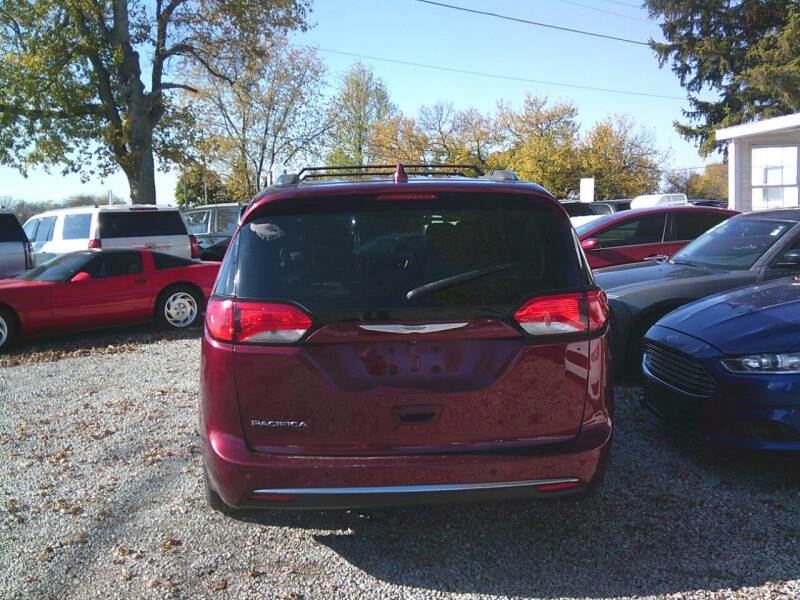 2017 Chrysler Pacifica Touring-L Plus