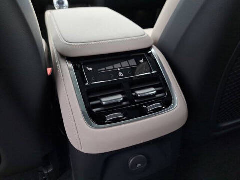 2026 Volvo XC90 T8 Plus 7P